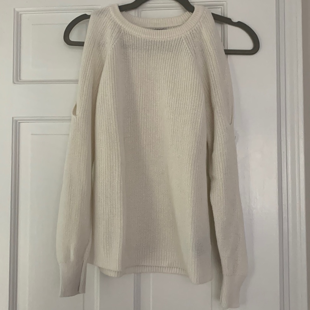 CABLE STITCH SWEATER